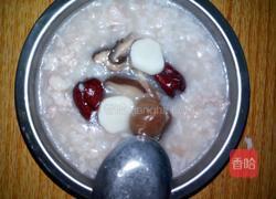 红枣桂圆鲜菇粥的做法图解8
