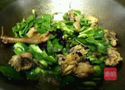 Illustration of how to make green pepper chicken 8
