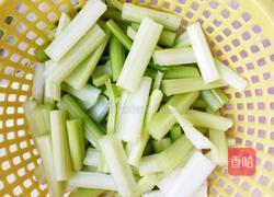 清炒西芹的做法图解1