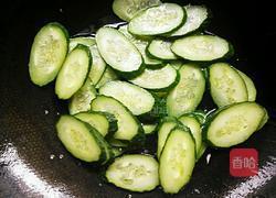 香菇炒黄瓜片的做法图解4