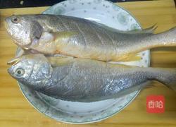 酸菜蒸黄鱼的做法图解2