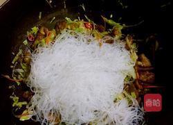 粉丝炒包菜的做法图解7