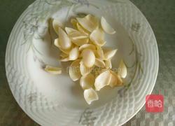 莲子百合炖瘦肉的做法图解1