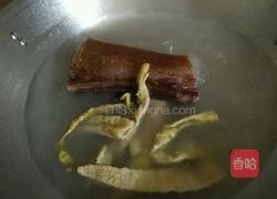 腊肉冬笋的做法图解1