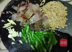 腊肉冬笋的做法图解3
