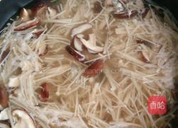 金针菇香菇汤的做法图解6