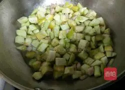 Illustration of how to make braised noodles with diced eggplant meat 6