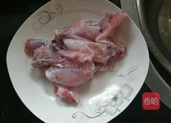 炒牛蛙的做法图解1