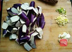 Illustration of how to cook eggplant with tomato sauce 2