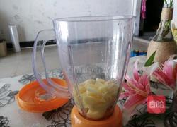 鲜榨苹果汁的做法图解2