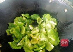青椒炒腐竹的做法图解3