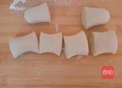 Illustration of how to make apigenin steamed buns 10