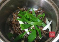 韩式拌蕨菜的做法图解3