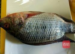 紫苏炖鱼的做法图解1