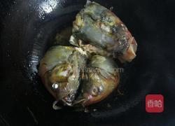 鱼头白菜汤的做法图解2