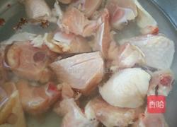 啤酒炖鸡的做法图解1