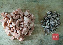 火腿炒豌豆的做法图解2