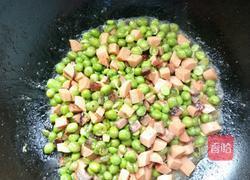 火腿炒豌豆的做法图解5
