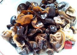 鸡肉炒木耳的做法图解1