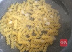 鲜虾意面的做法图解3