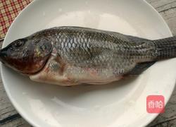 蒜香鲫花鱼的做法图解1