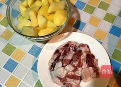 土豆块烧肉的做法图解2