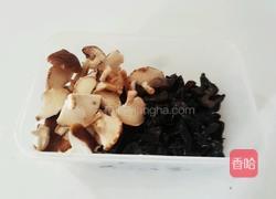 香菇木耳辣炒鸡珍的做法图解2