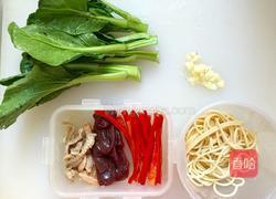 猪肝瘦肉炒意粉的做法图解1