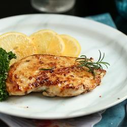 香煎迷迭香鸡胸肉的做法[图]