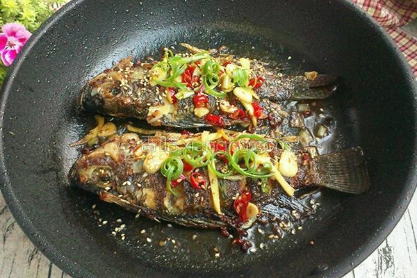 干锅鲫鱼