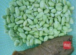 酱瓜炒毛豆的做法图解1