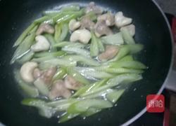 西芹炒菱角的做法图解6
