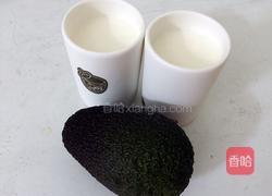 牛油果奶昔的做法图解1
