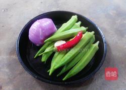 煸秋葵洋葱的做法图解1