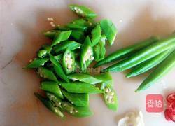 煸秋葵洋葱的做法图解3