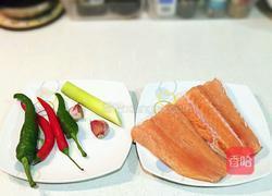 香炒三文鱼的做法图解1