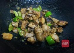 香菇炖鸡的做法图解13