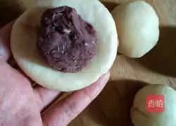 Illustration of how to make bean paste mooncakes 5