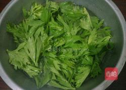 蒸芹菜叶的做法图解1