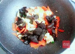 胡萝卜木耳炒鸡蛋的做法图解7