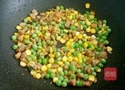 豌豆玉米炒嫩牛肉的做法图解7