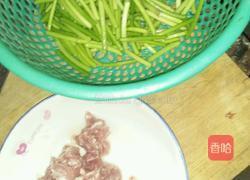 肉炒蒜薹的做法图解1
