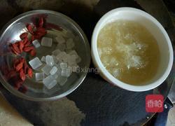 枸杞冰糖燕窝的做法图解1