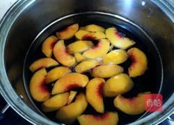 冰糖黄桃罐头的做法图解3