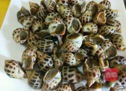 海螺炒韭菜的做法图解2