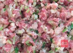 牛肉芹菜大蒸饺的做法图解2