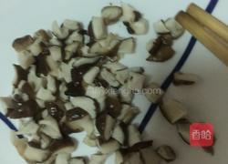 海米干贝香菇蛋包饭的做法图解3