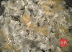 银耳鸡蛋羹的做法图解4