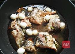 鹌鹑蛋烧鱼的做法图解6