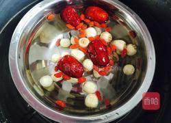 莲子红枣枸杞汤的做法图解4